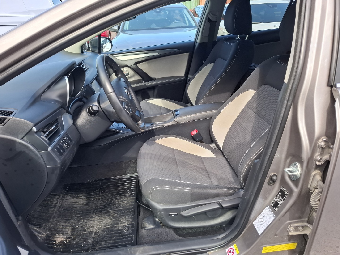 TOYOTA Avensis 2016
