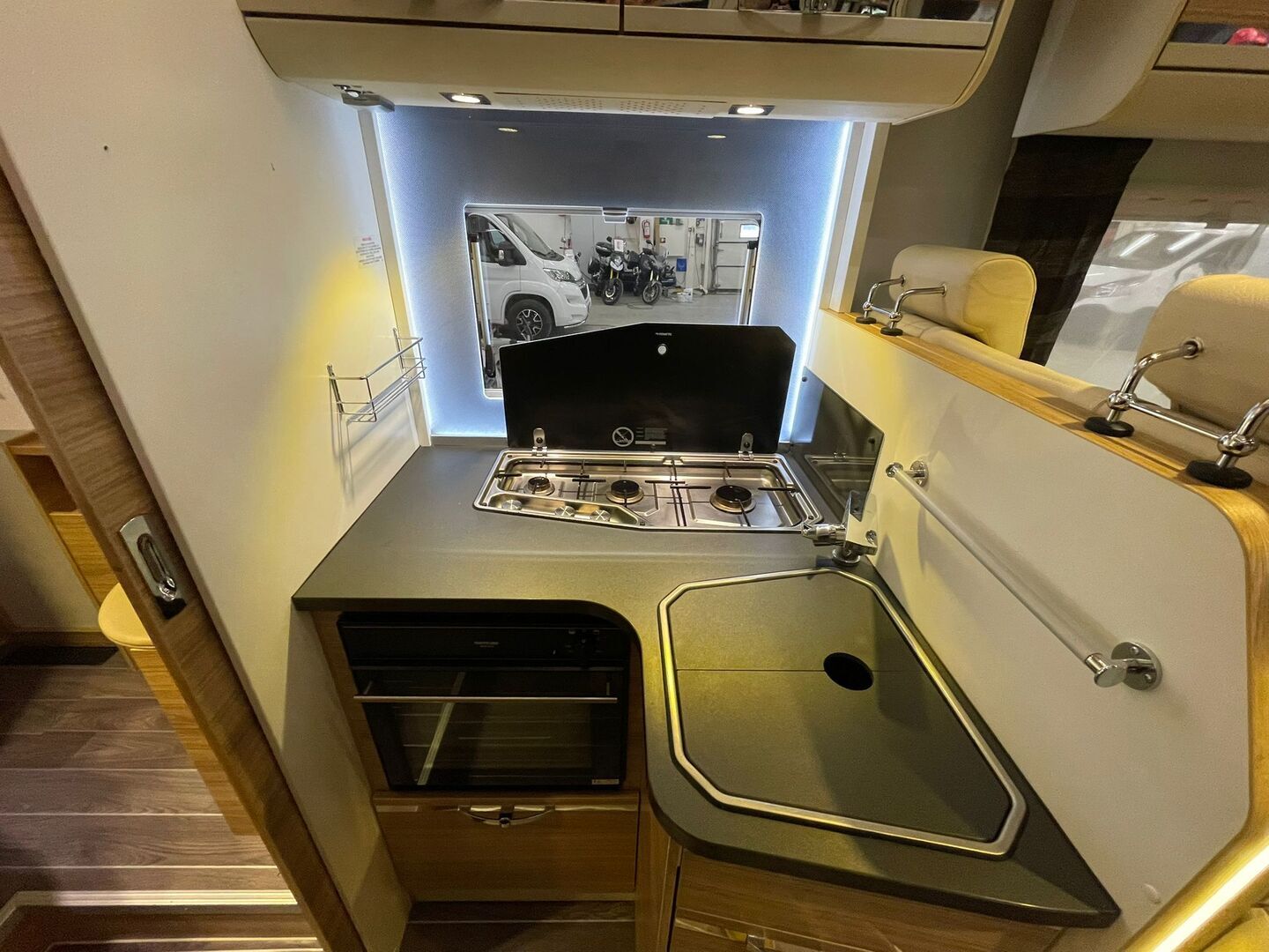 ADRIA Matrix Supreme 687 SBC 2017