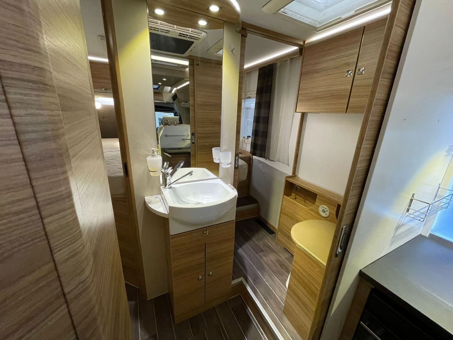 ADRIA Matrix Supreme 687 SBC 2017