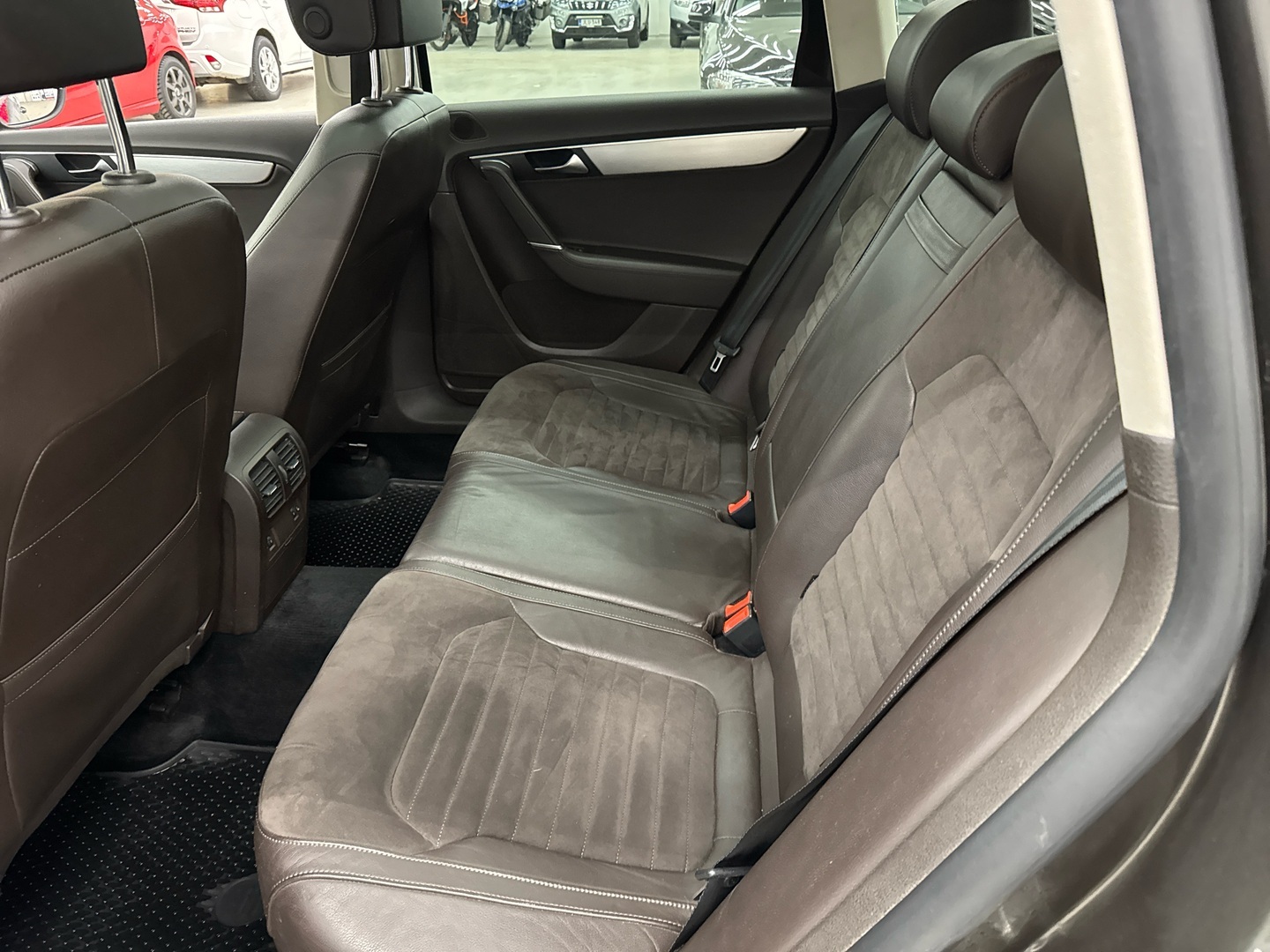 VOLKSWAGEN Passat 2012