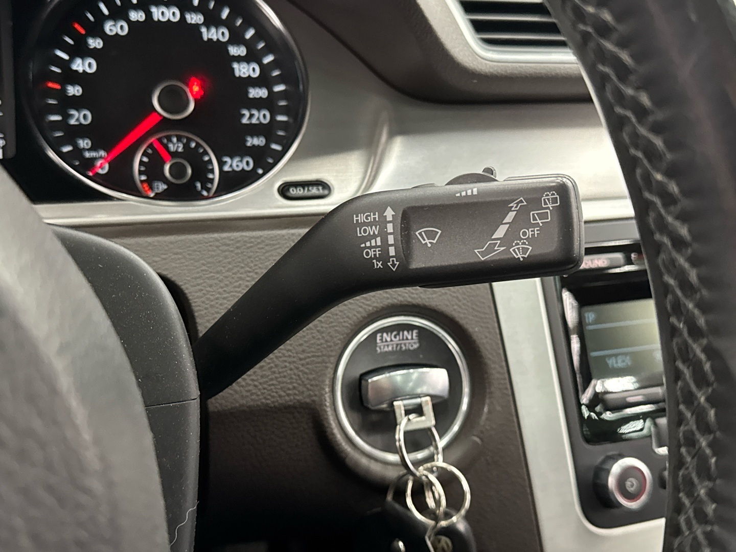 VOLKSWAGEN Passat 2012