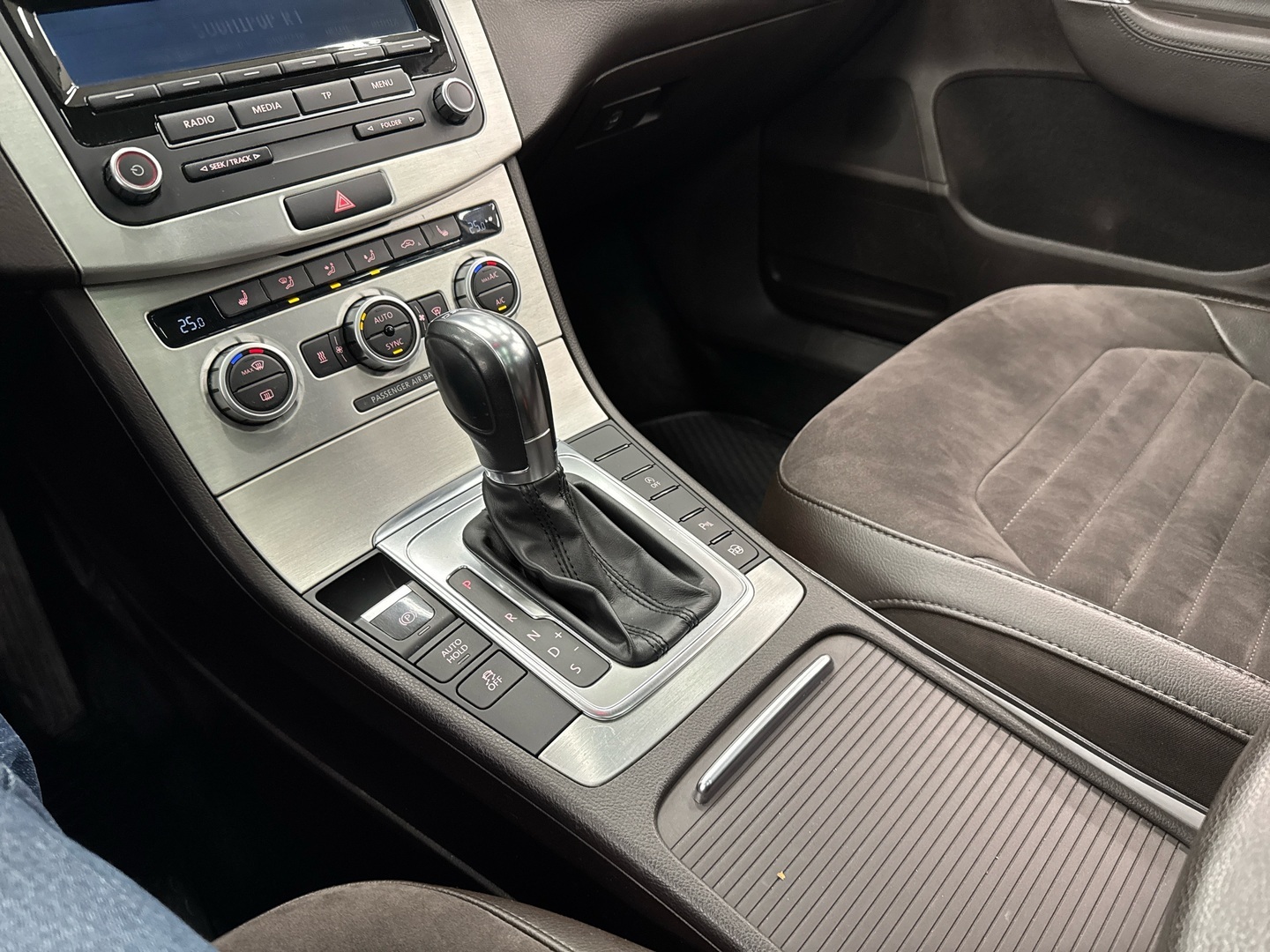 VOLKSWAGEN Passat 2012