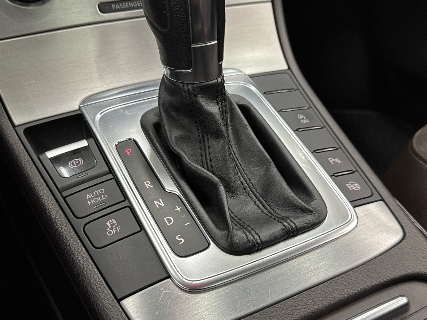 VOLKSWAGEN Passat 2012