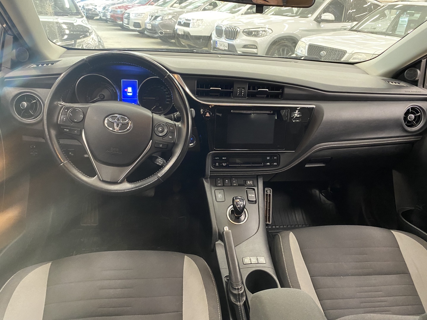 TOYOTA Auris 2016