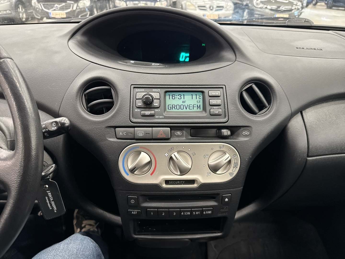 TOYOTA Yaris 2004