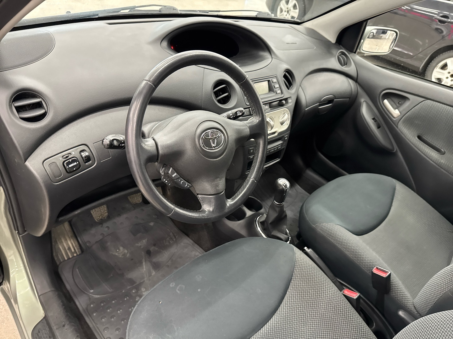 TOYOTA Yaris 2004
