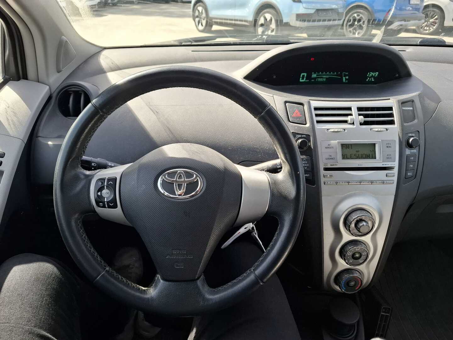 TOYOTA Yaris 2008