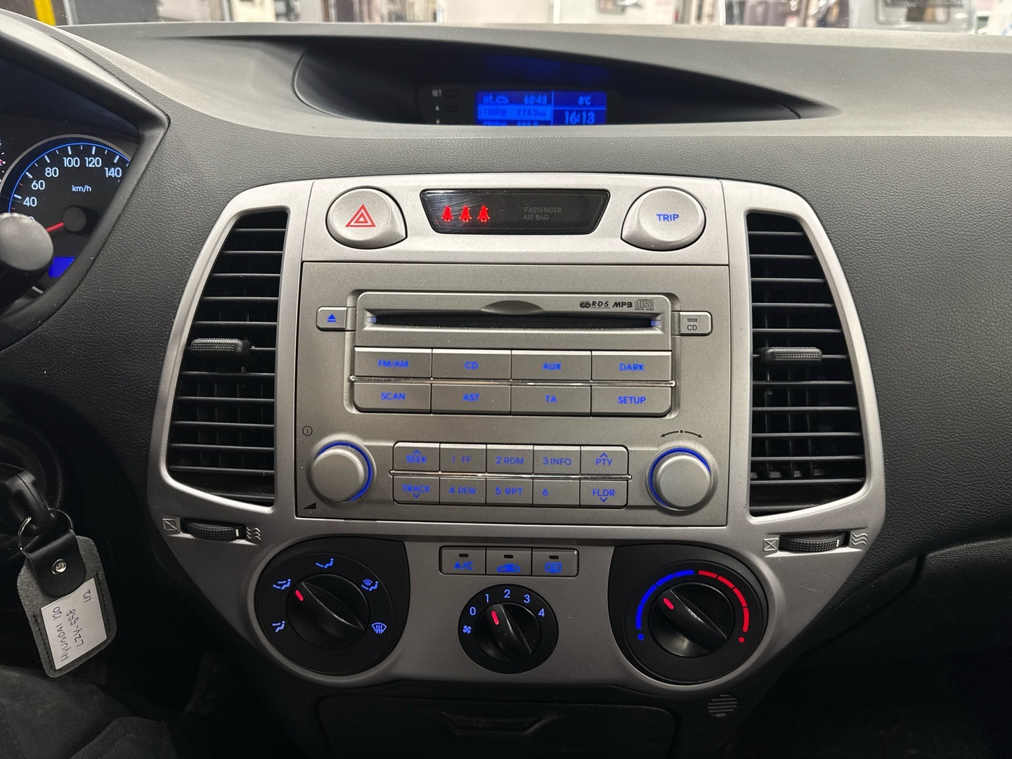 HYUNDAI i20 2012