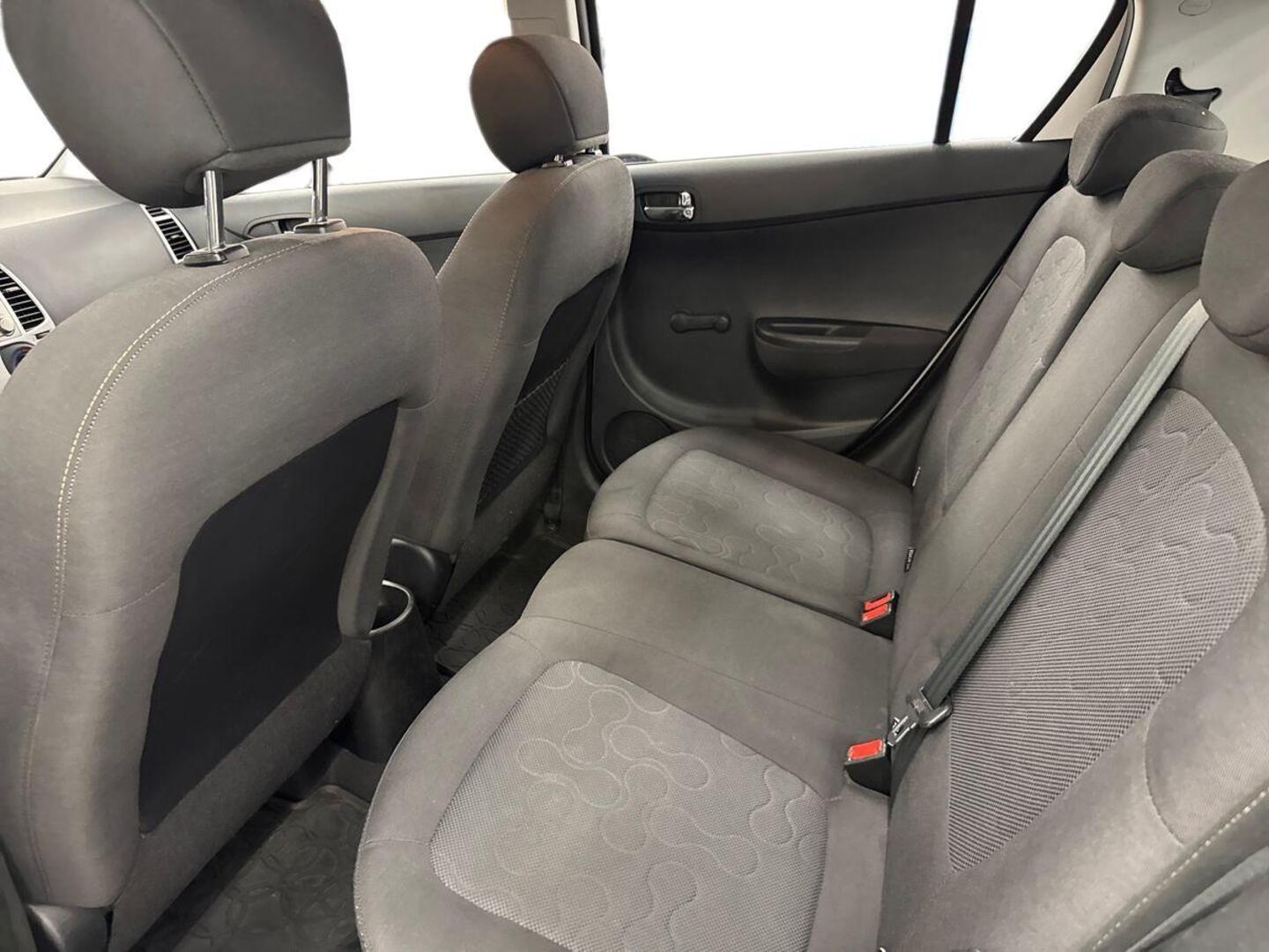 HYUNDAI i20 2012