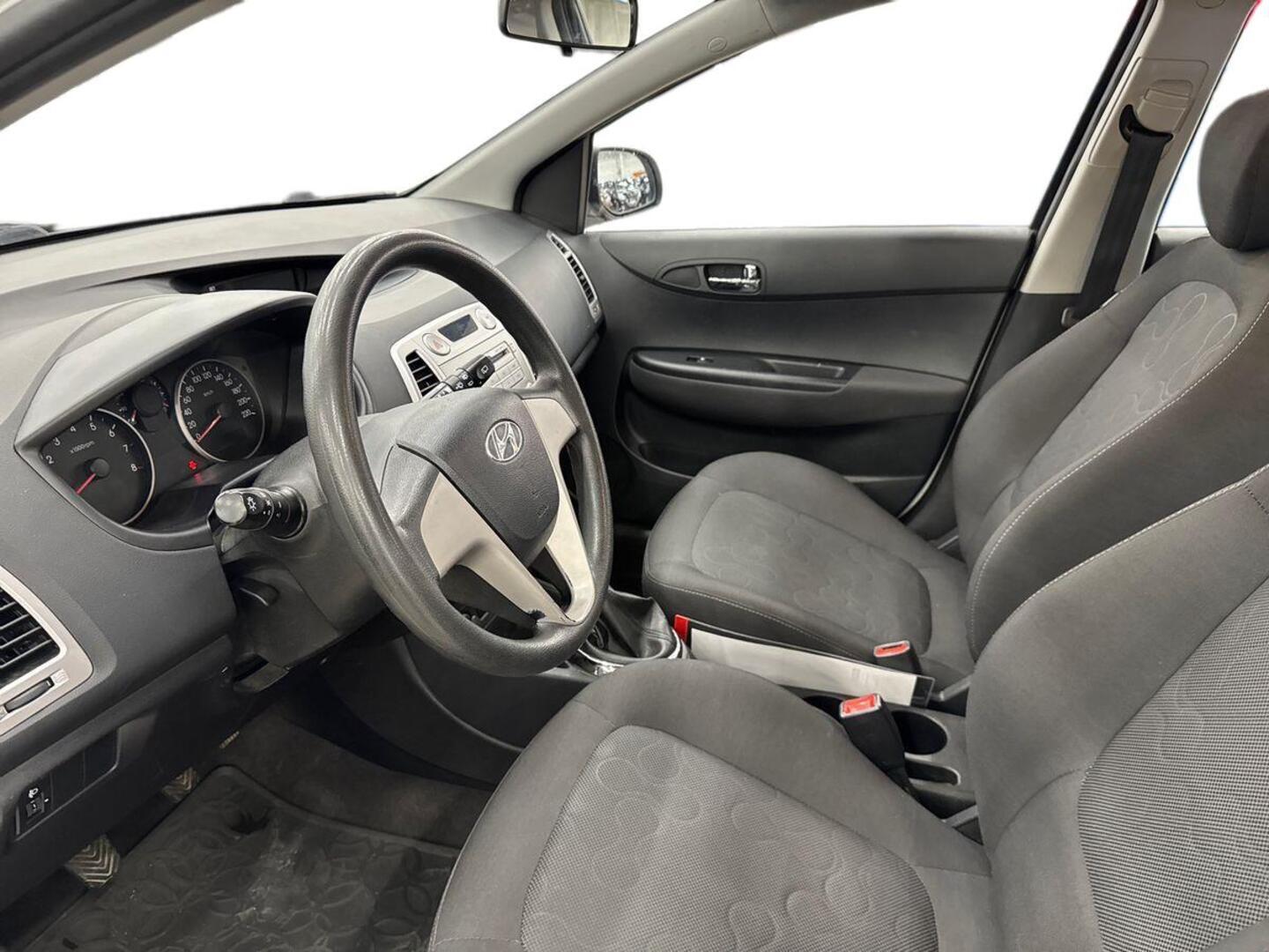 HYUNDAI i20 2012