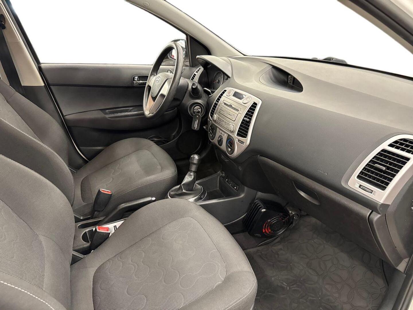 HYUNDAI i20 2012