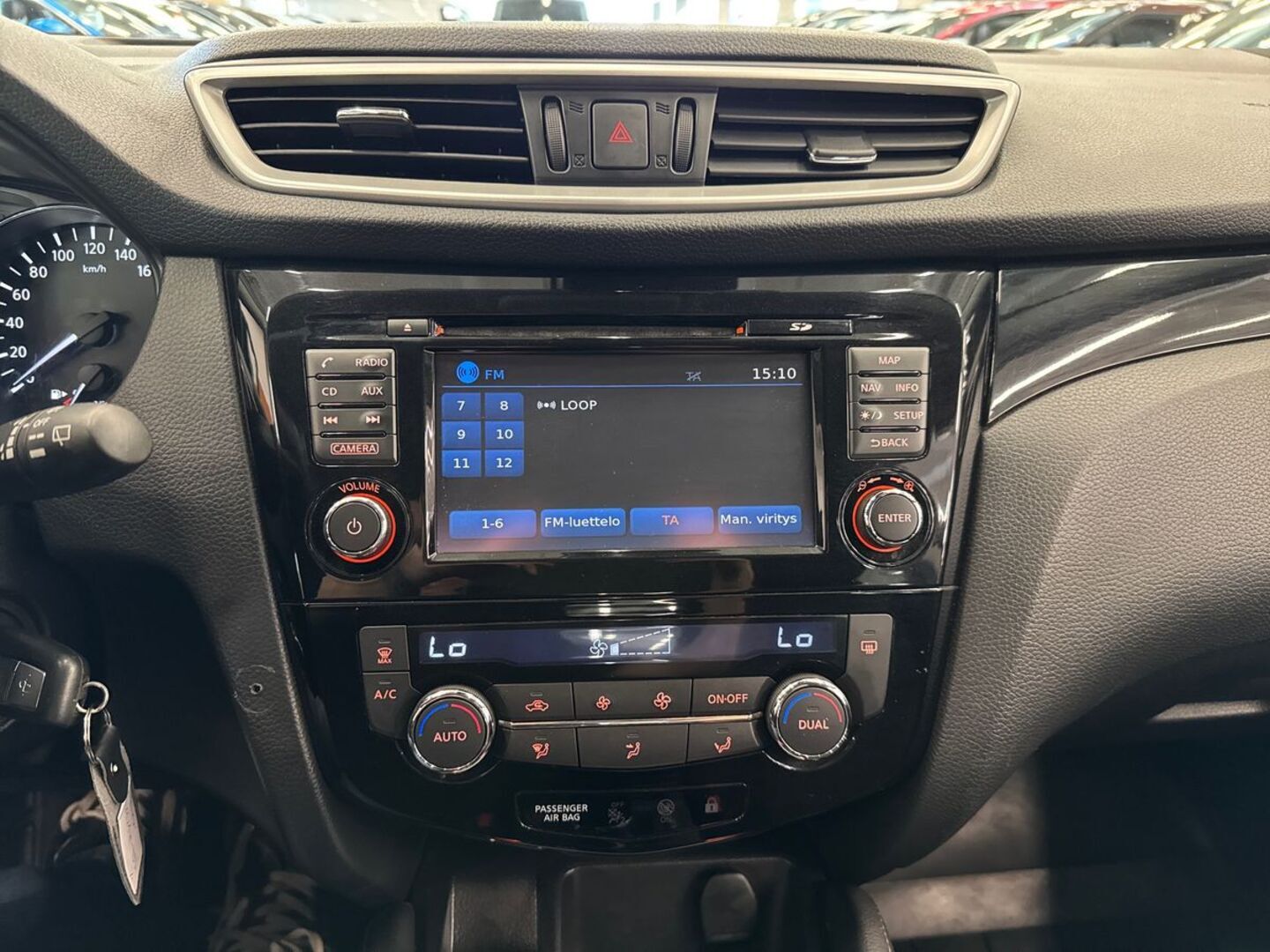NISSAN Qashqai 2015