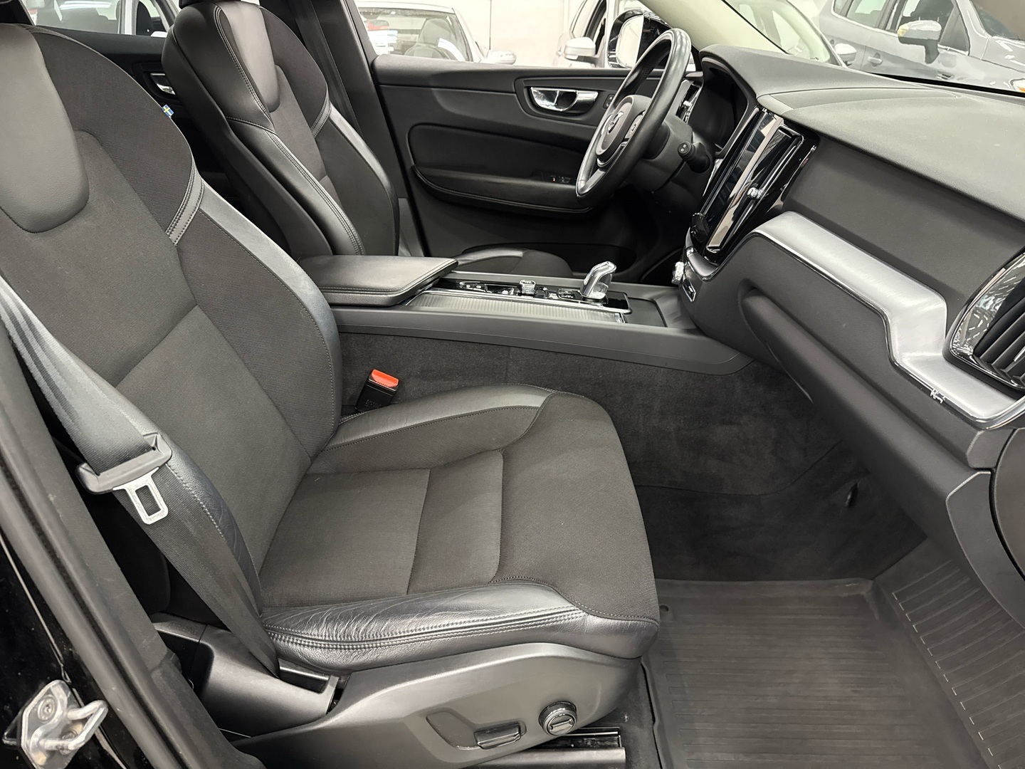 VOLVO XC60 2018