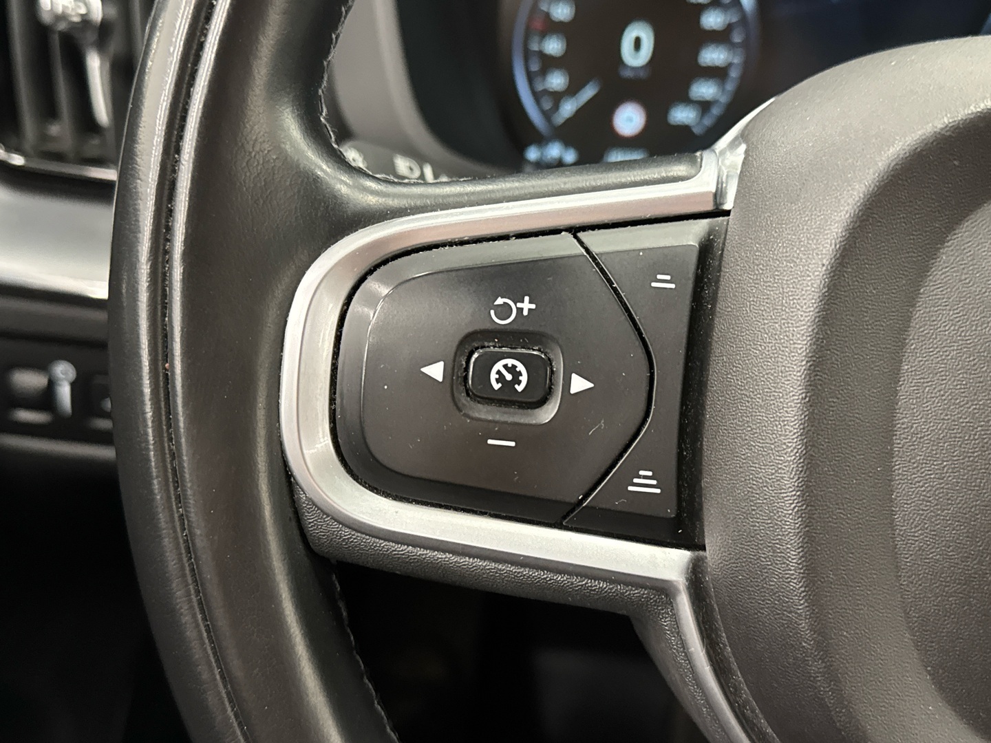 VOLVO XC60 2018