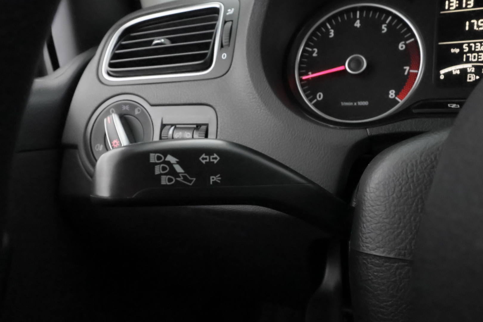 VOLKSWAGEN Polo 2011