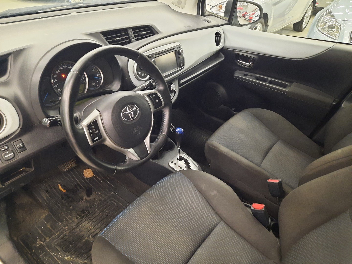 TOYOTA Yaris 2012