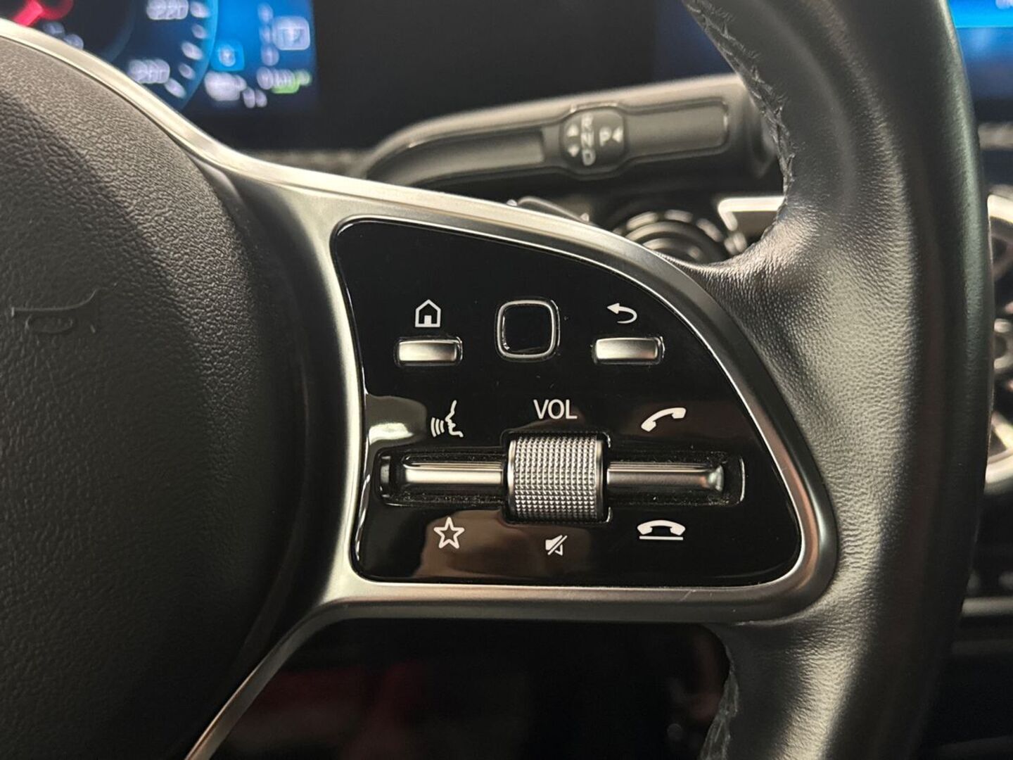 MERCEDES-BENZ A 2021