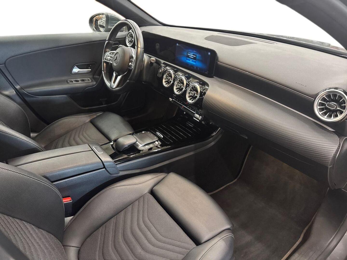 MERCEDES-BENZ A 2021