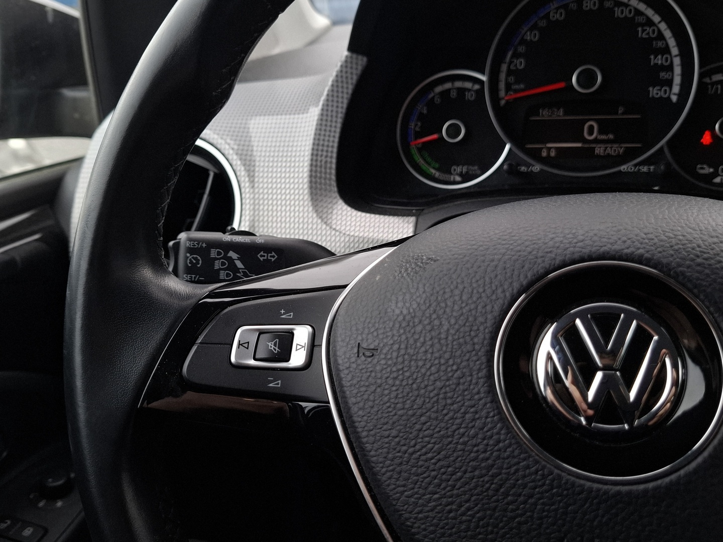VOLKSWAGEN up! 2018