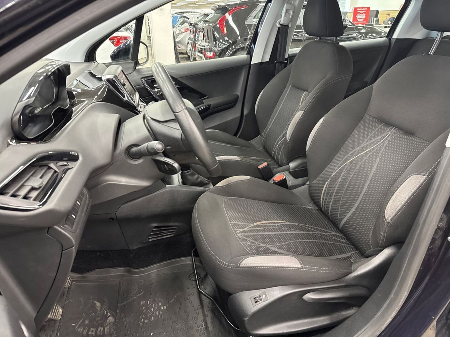 PEUGEOT 208 2014