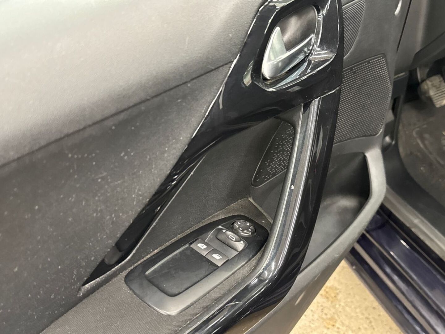 PEUGEOT 208 2014