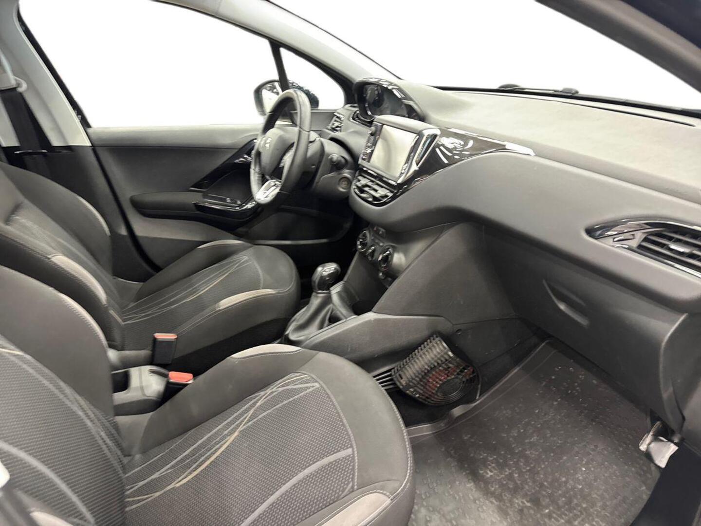 PEUGEOT 208 2014
