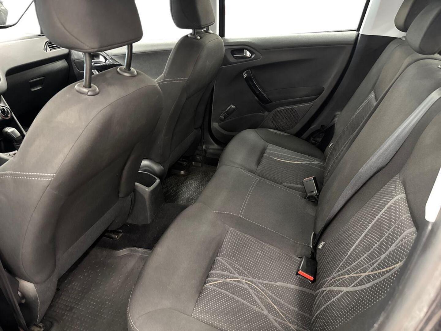 PEUGEOT 208 2014