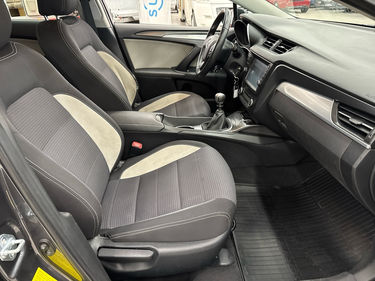 TOYOTA Avensis 2015