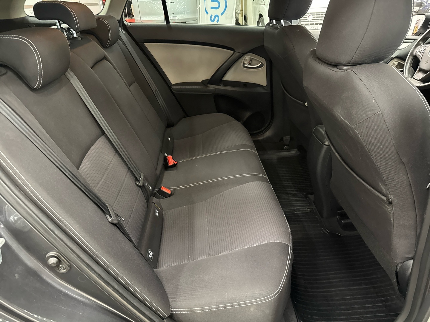 TOYOTA Avensis 2015