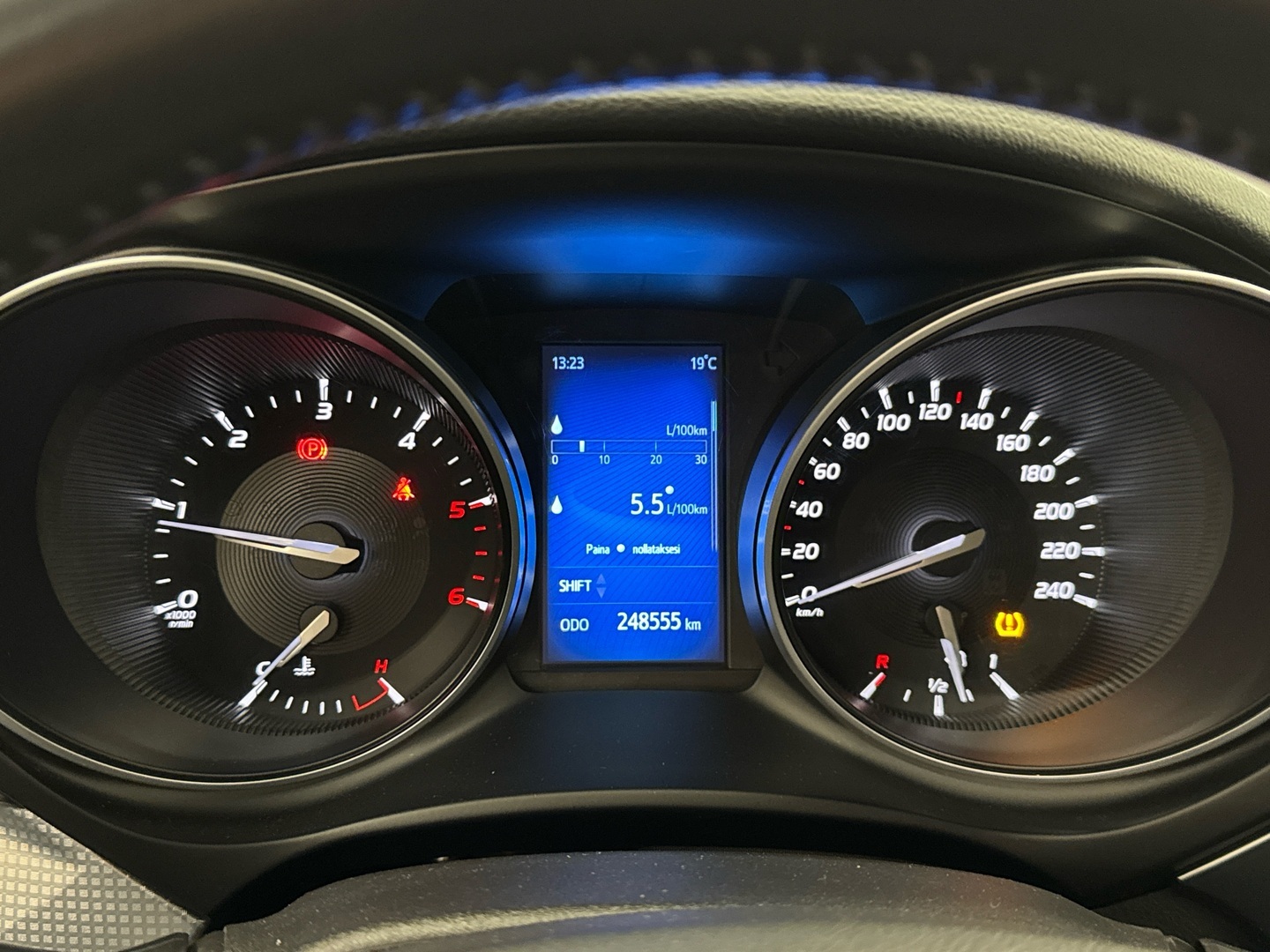 TOYOTA Avensis 2015
