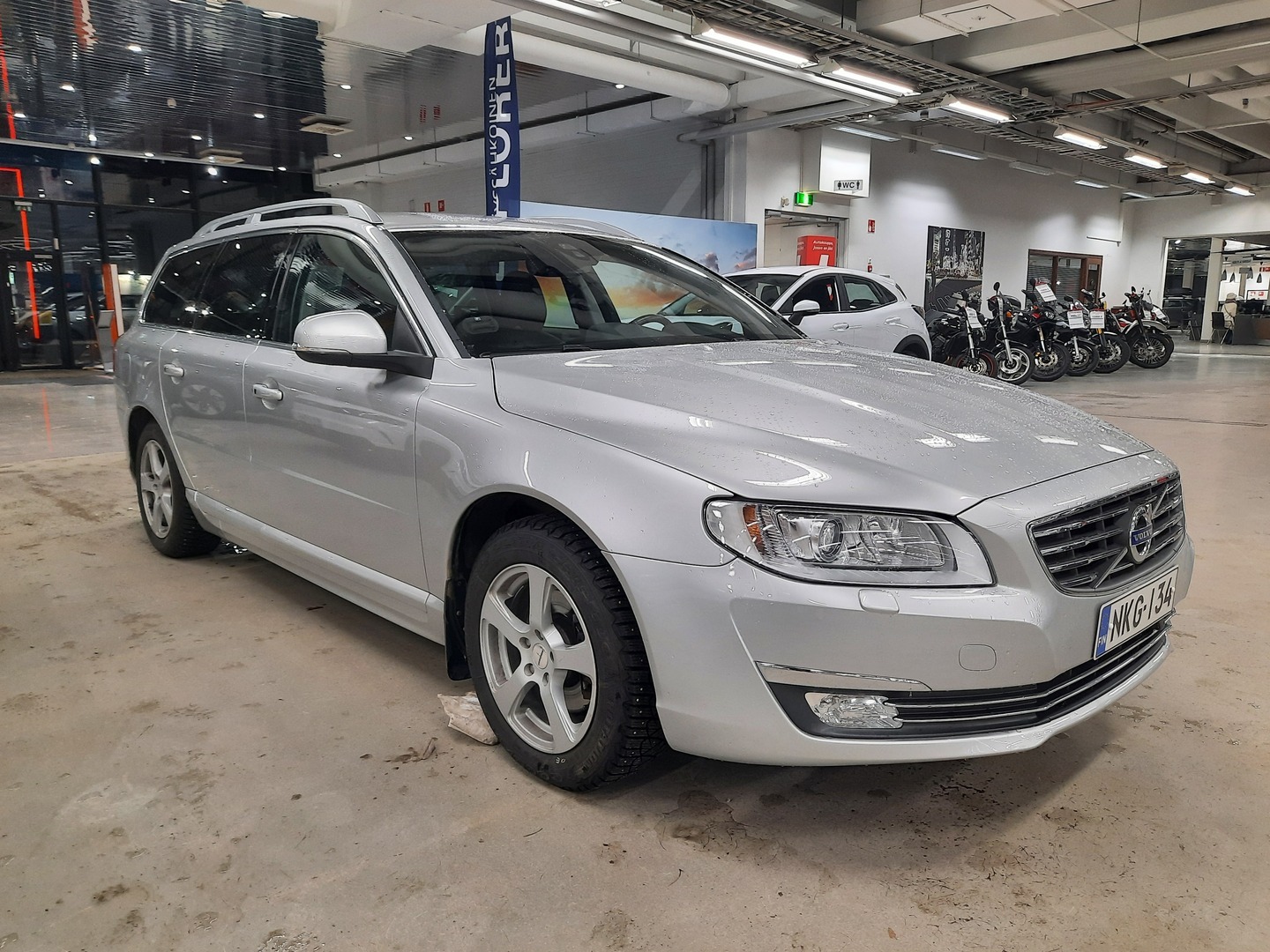 VOLVO V70 2016