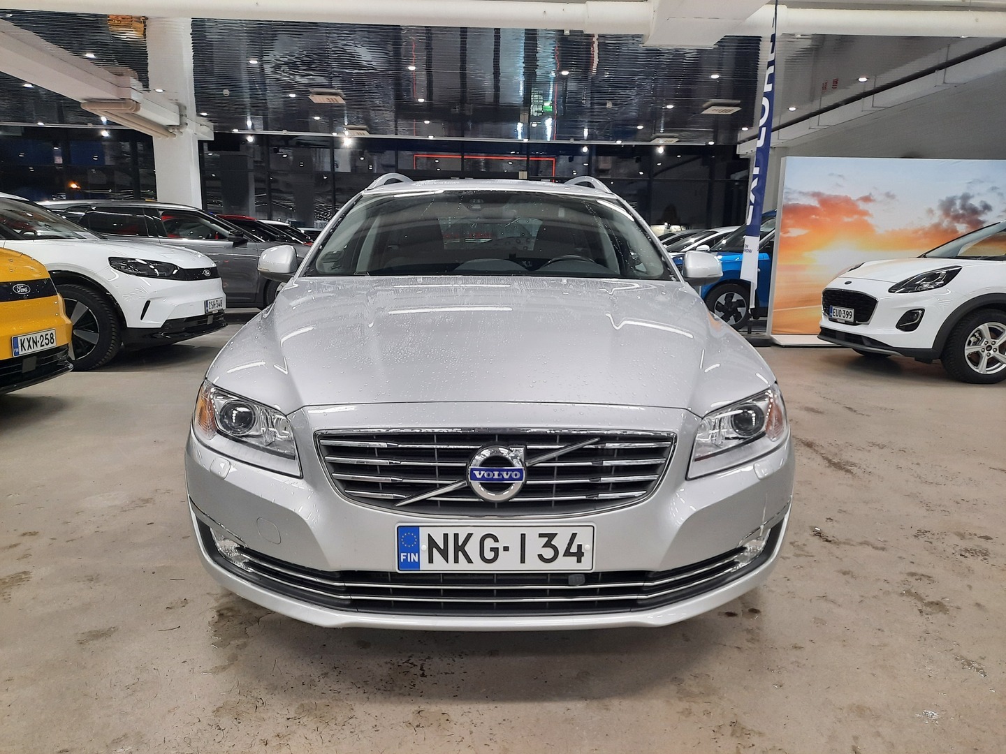 VOLVO V70 2016