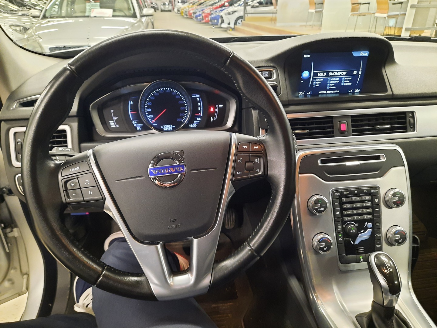 VOLVO V70 2016