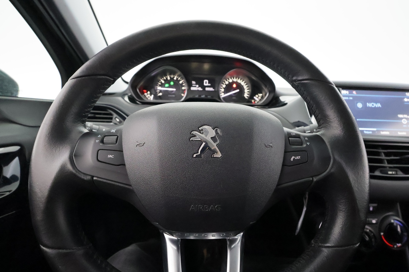 PEUGEOT 208 2018