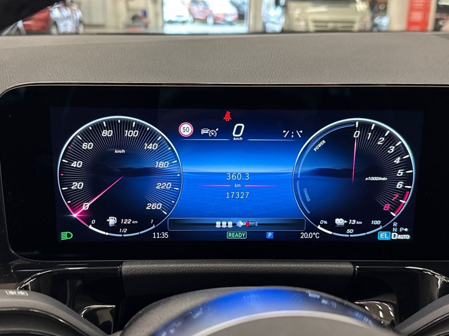 MERCEDES-BENZ GLA 2025