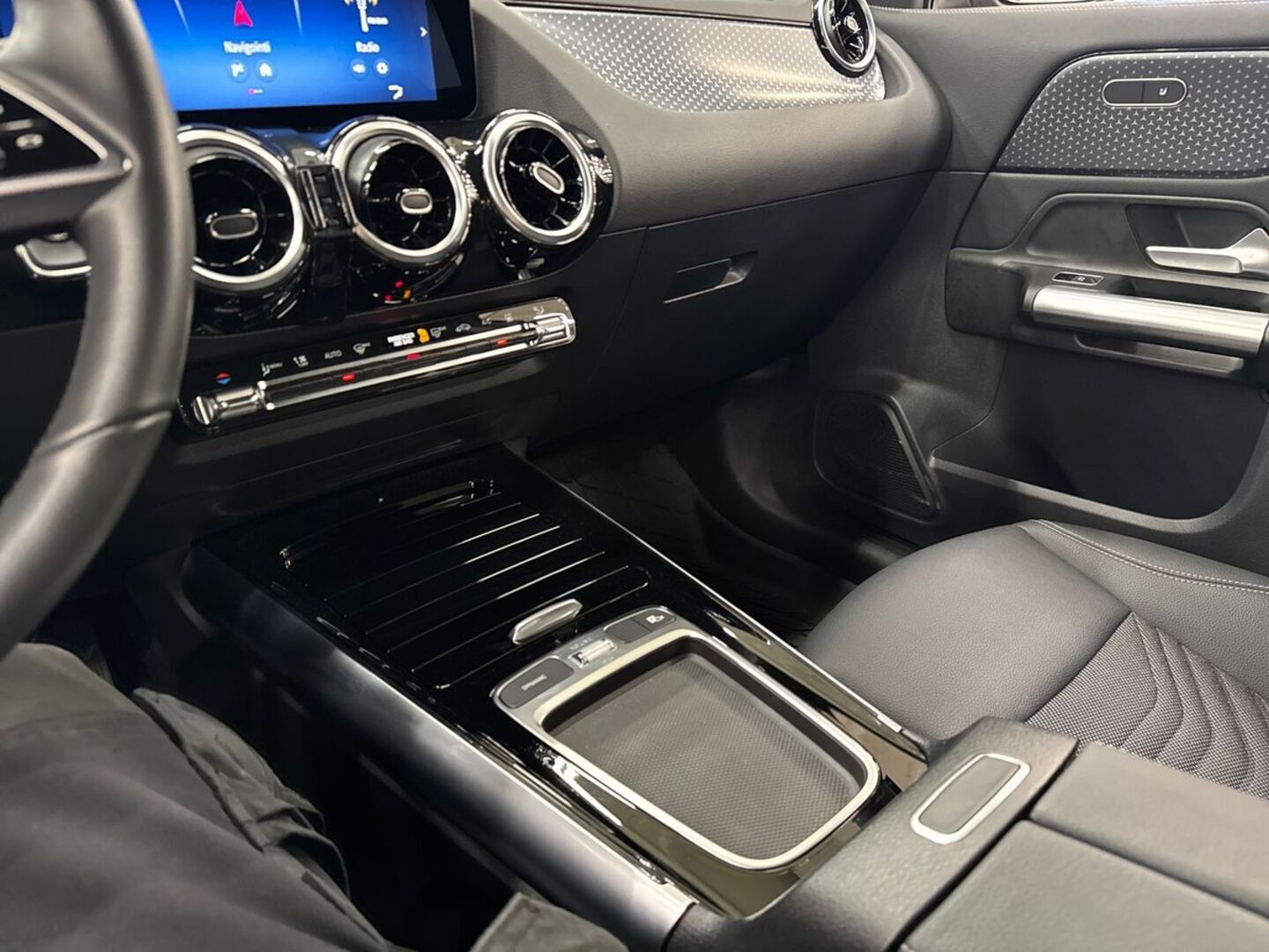 MERCEDES-BENZ GLA 2025