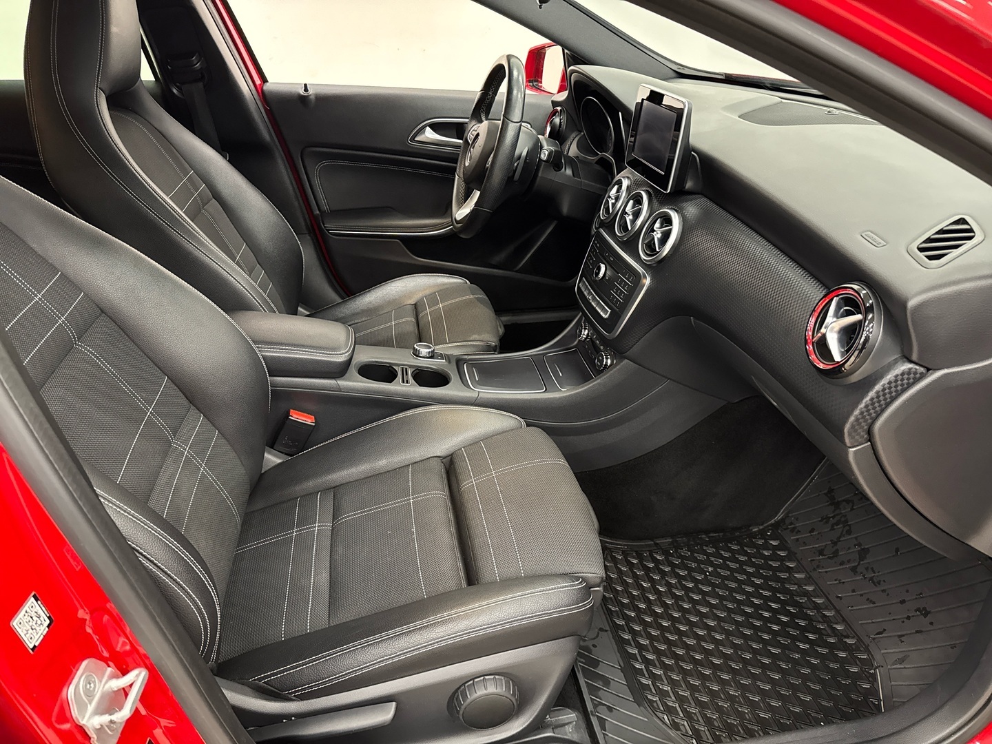 MERCEDES-BENZ A 2016