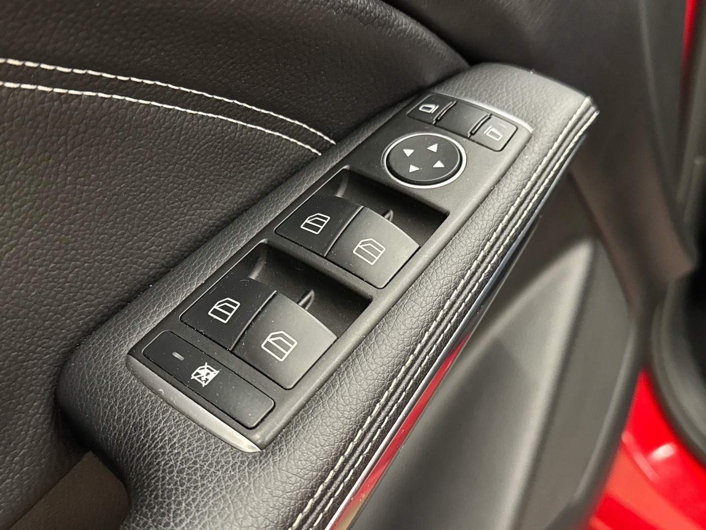 MERCEDES-BENZ A 2016