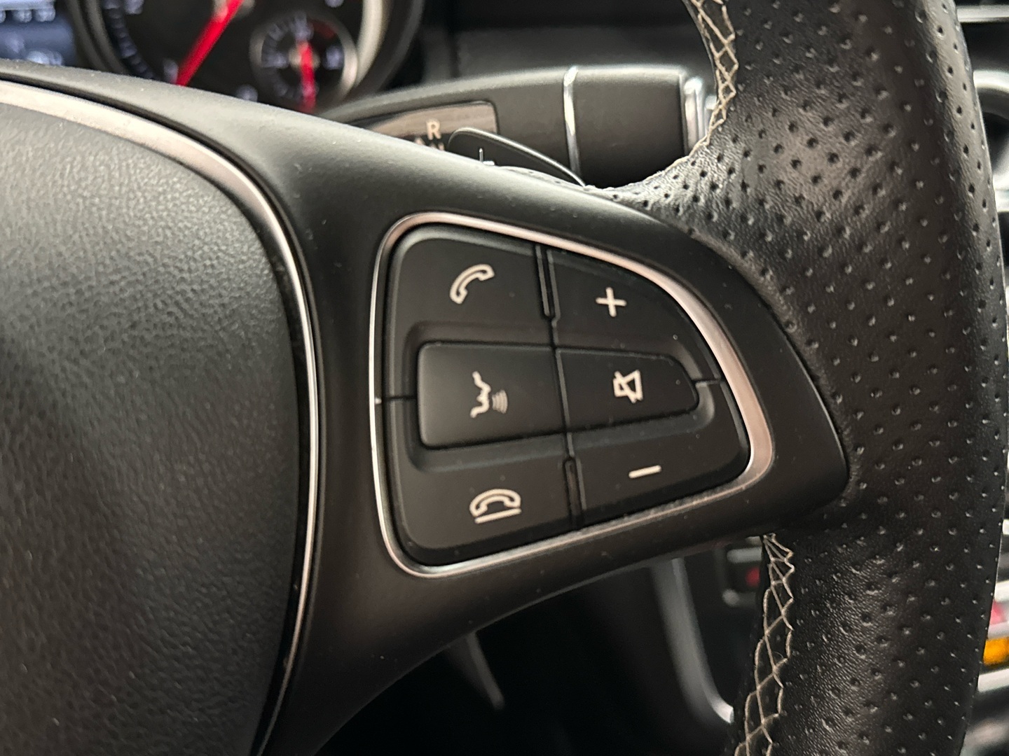 MERCEDES-BENZ A 2016