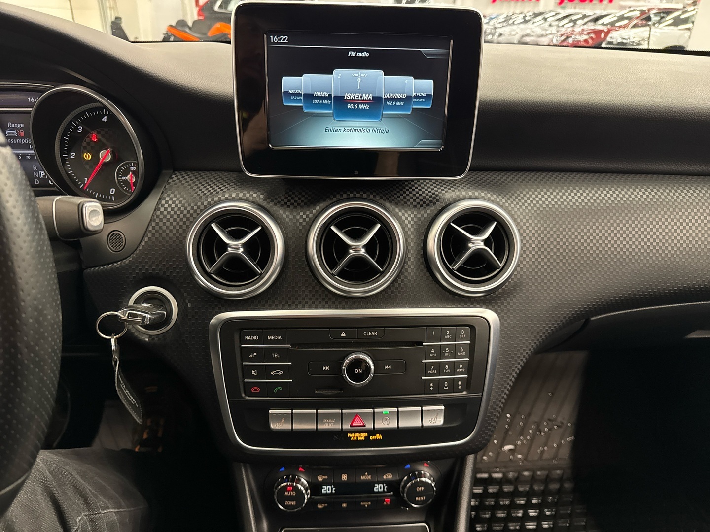 MERCEDES-BENZ A 2016