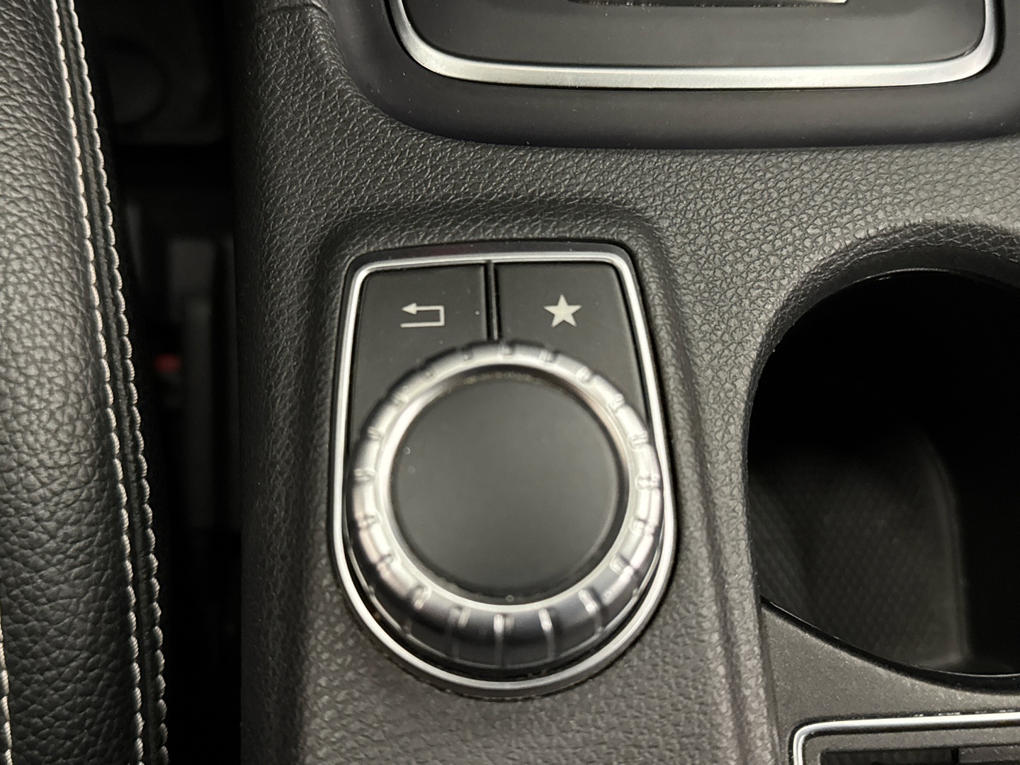 MERCEDES-BENZ A 2016