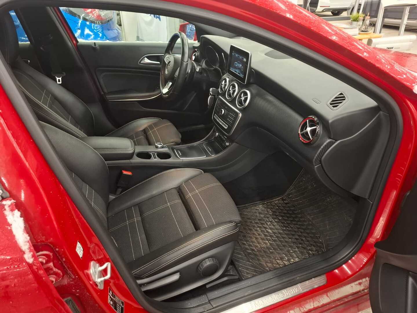 MERCEDES-BENZ A 2016