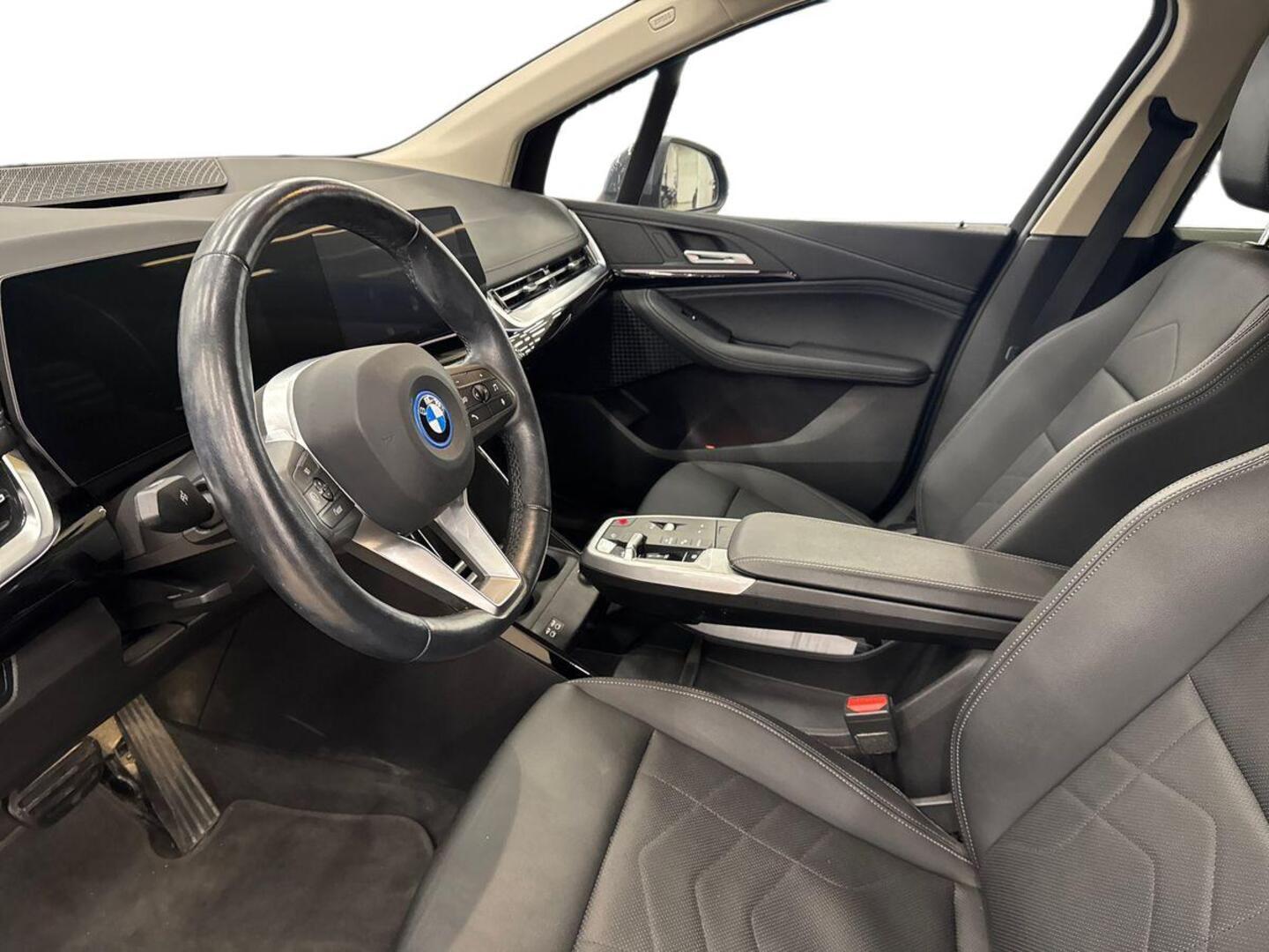 BMW 225 2023