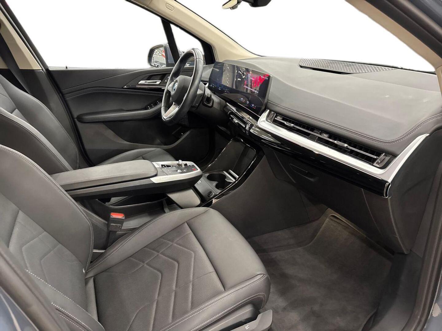 BMW 225 2023