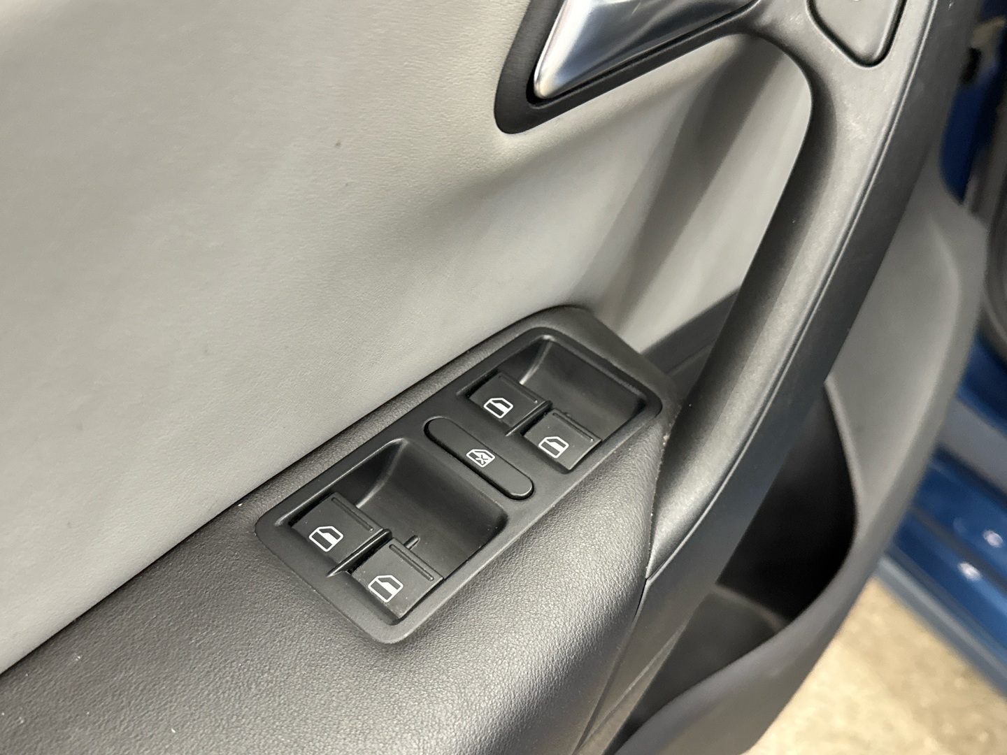 VOLKSWAGEN Polo 2013