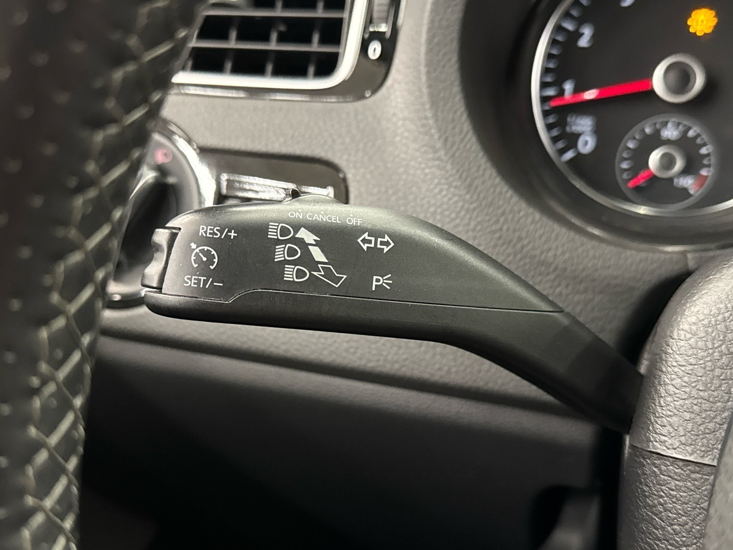 VOLKSWAGEN Polo 2013