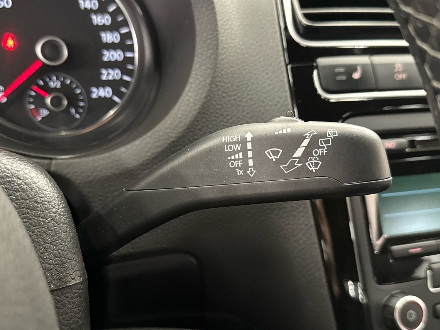 VOLKSWAGEN Polo 2013