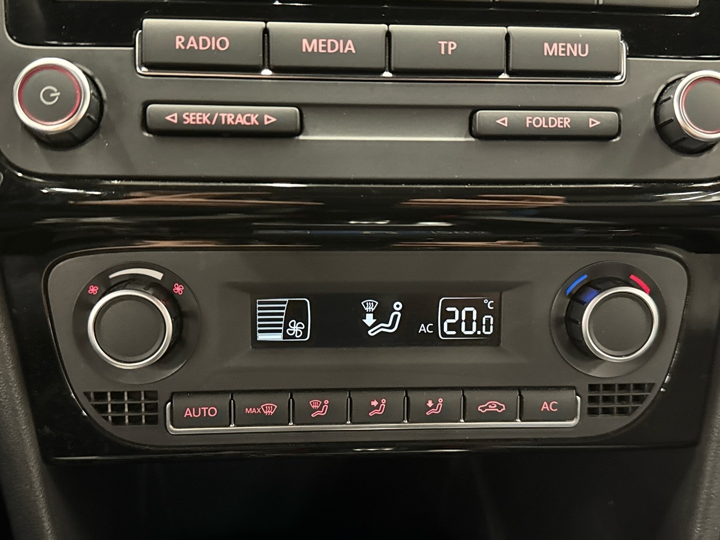 VOLKSWAGEN Polo 2013