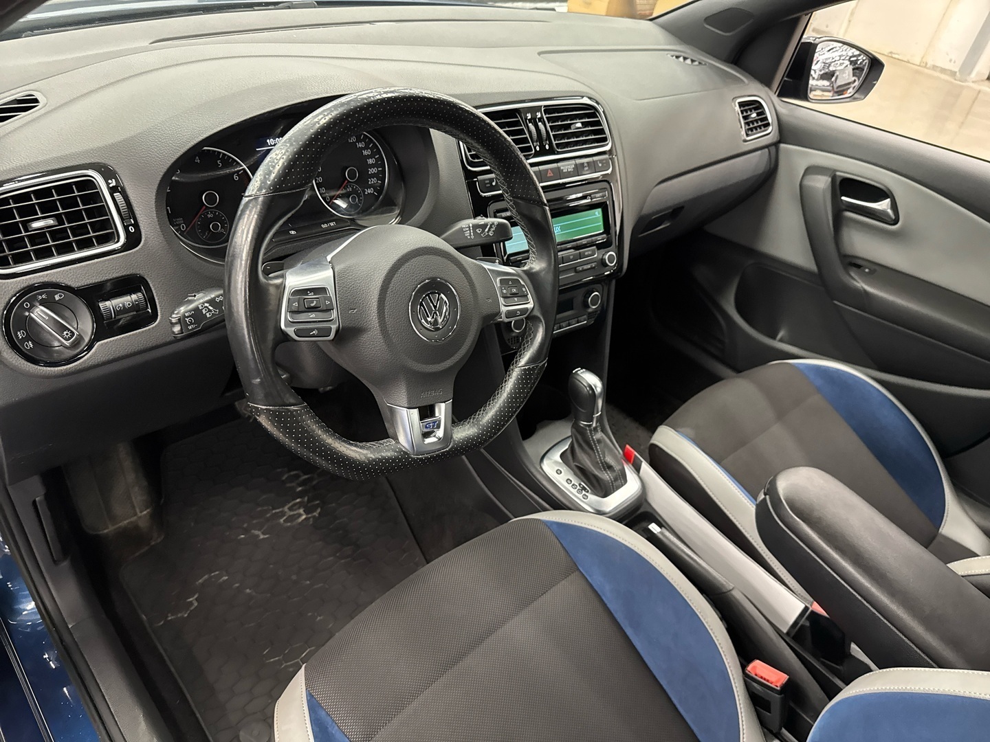 VOLKSWAGEN Polo 2013