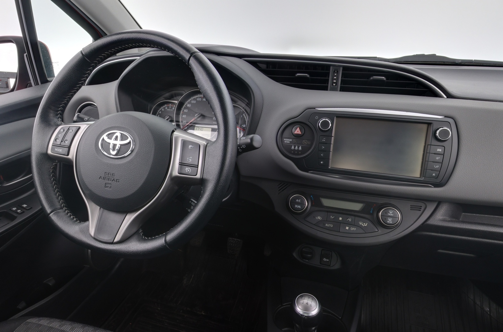 TOYOTA Yaris 2017